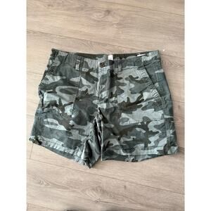 GAP Women’s Camo Cargo Shorts Size 14 – 5” Inseam – NWT Without Tags